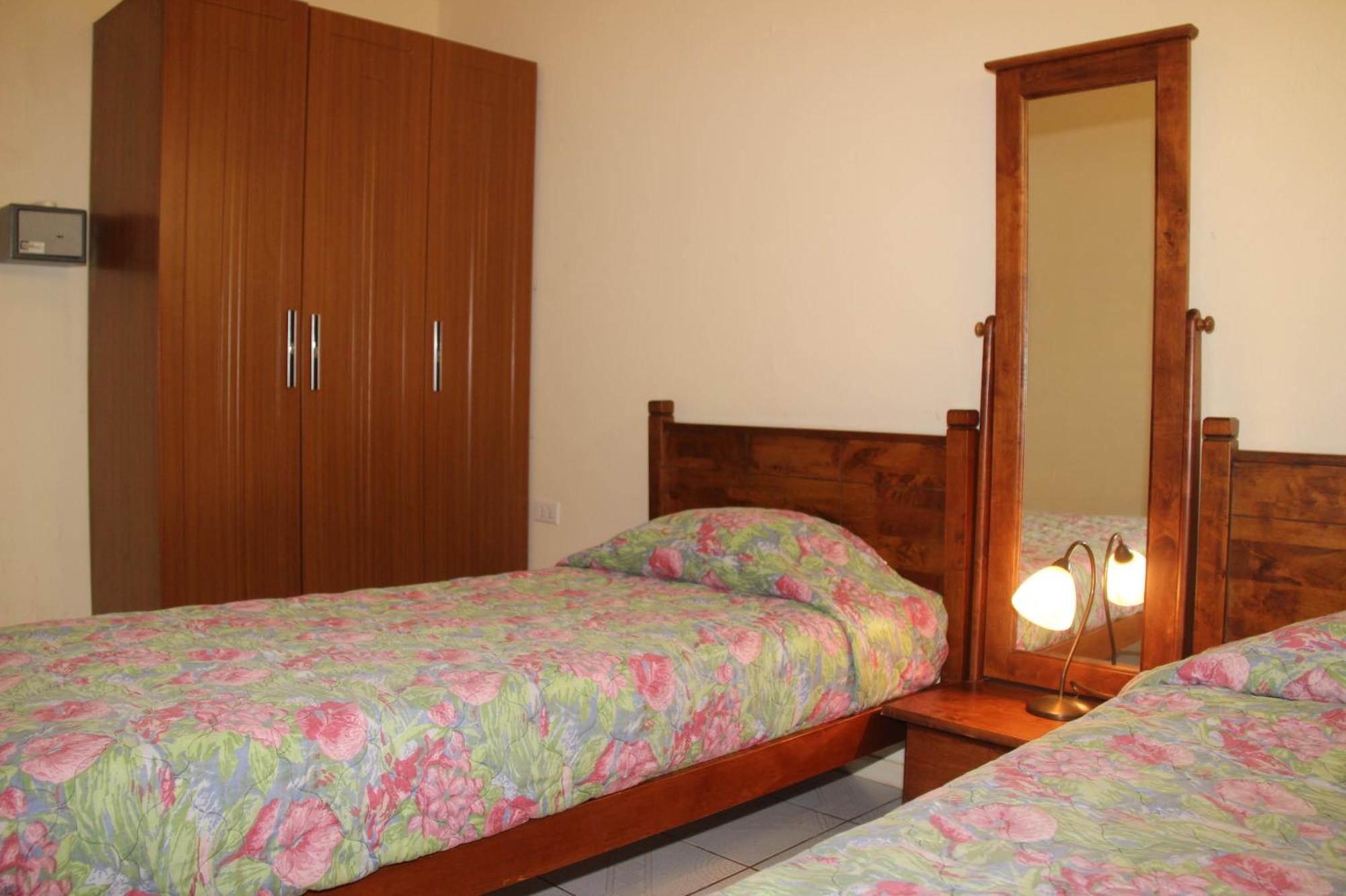 Camacuri Apartments Oranjestad Room photo