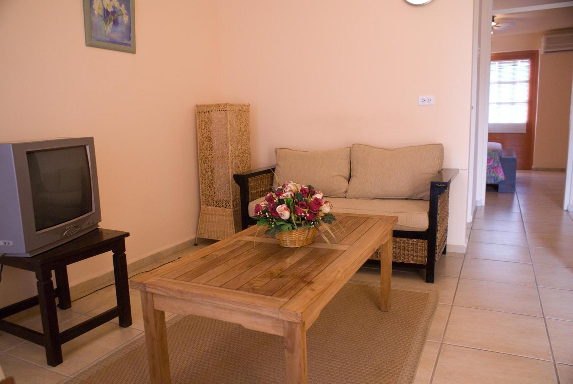 Camacuri Apartments Oranjestad Room photo