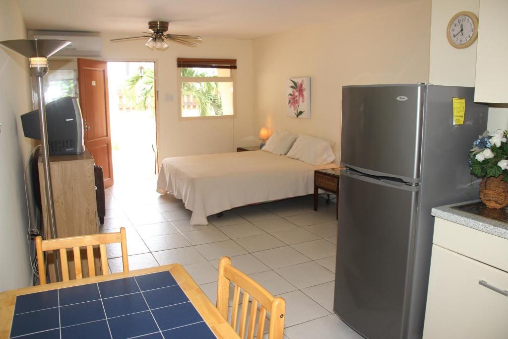 Camacuri Apartments Oranjestad Room photo
