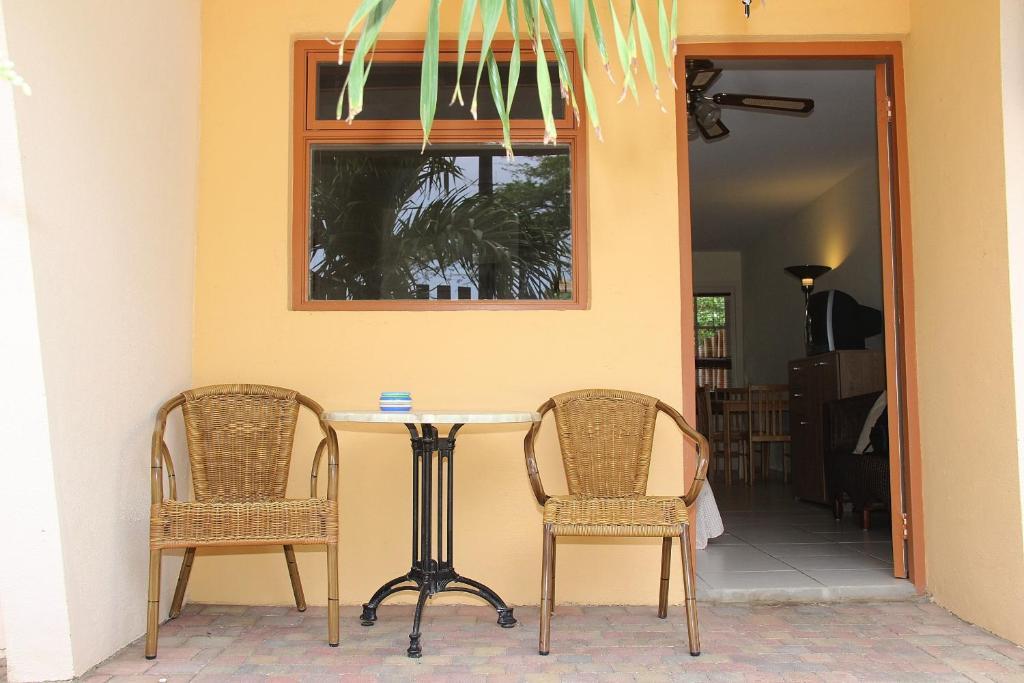 Camacuri Apartments Oranjestad Room photo