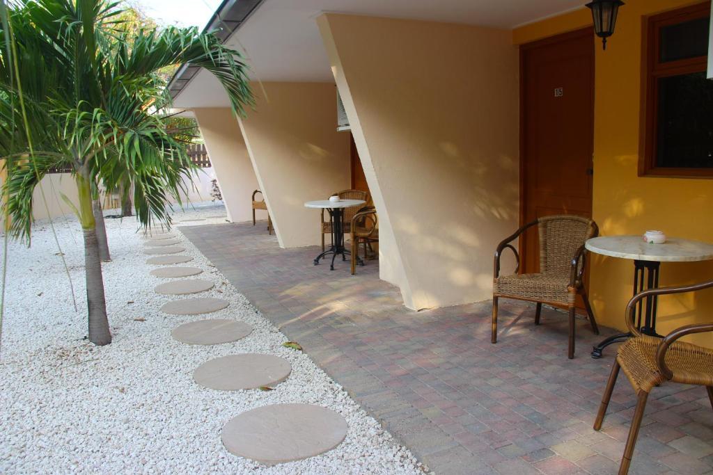 Camacuri Apartments Oranjestad Room photo