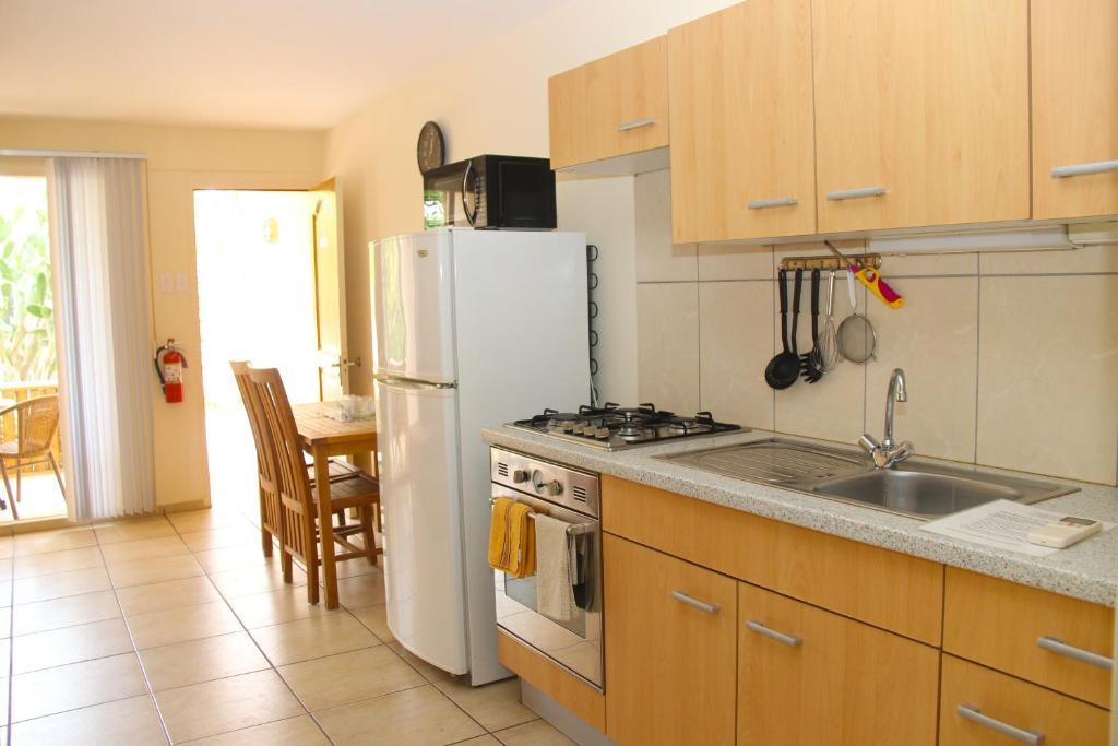 Camacuri Apartments Oranjestad Room photo
