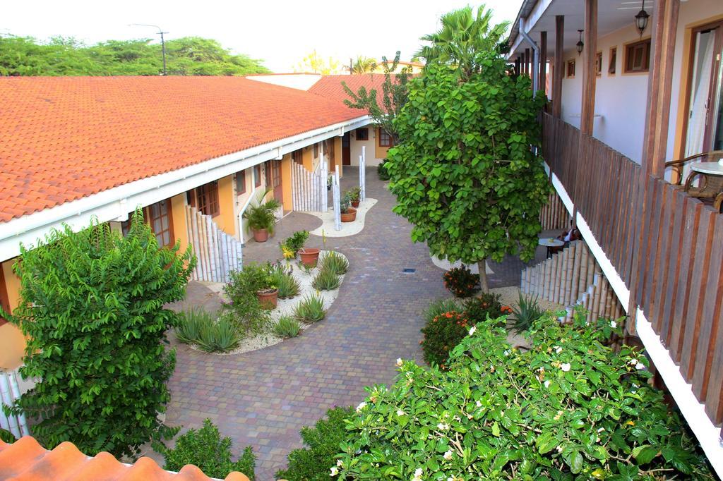 Camacuri Apartments Oranjestad Exterior photo